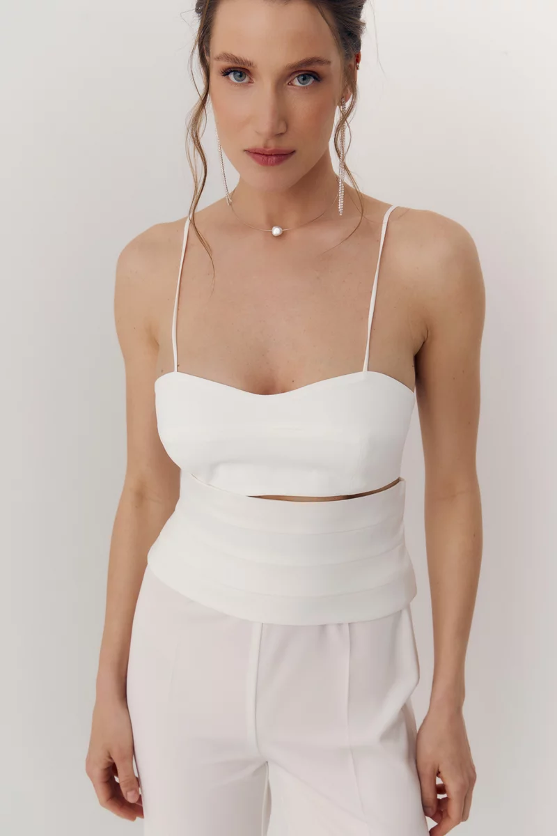 Молочный сатиновый топ-бра на бретельках фотография 2