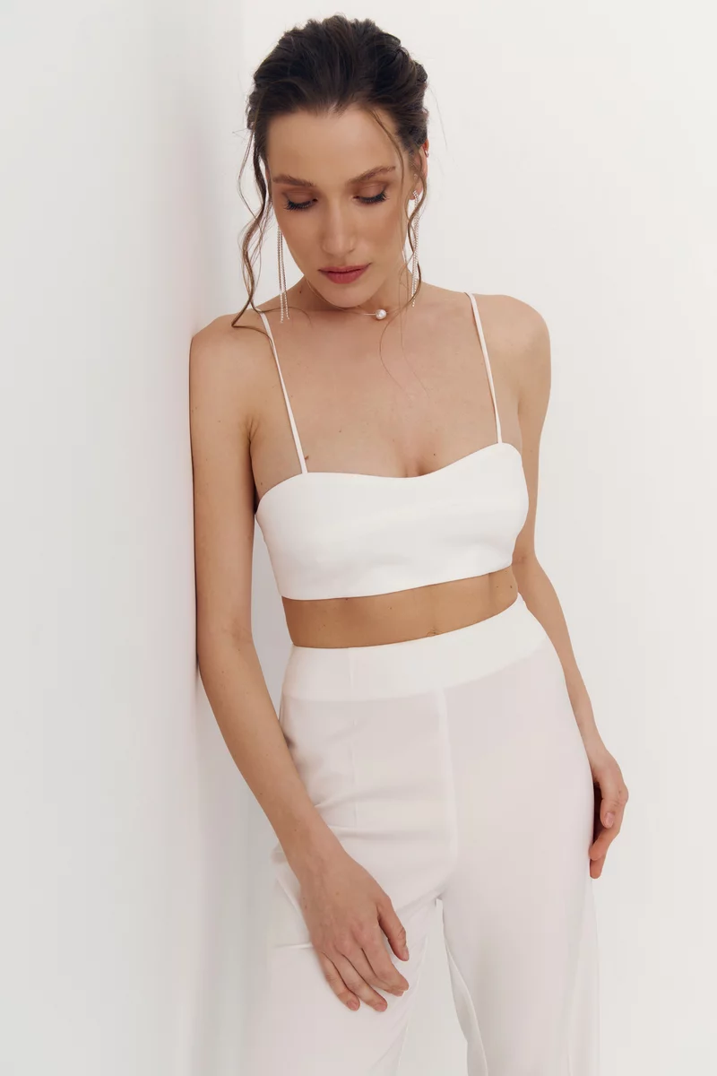 Молочный сатиновый топ-бра на бретельках фотография 3