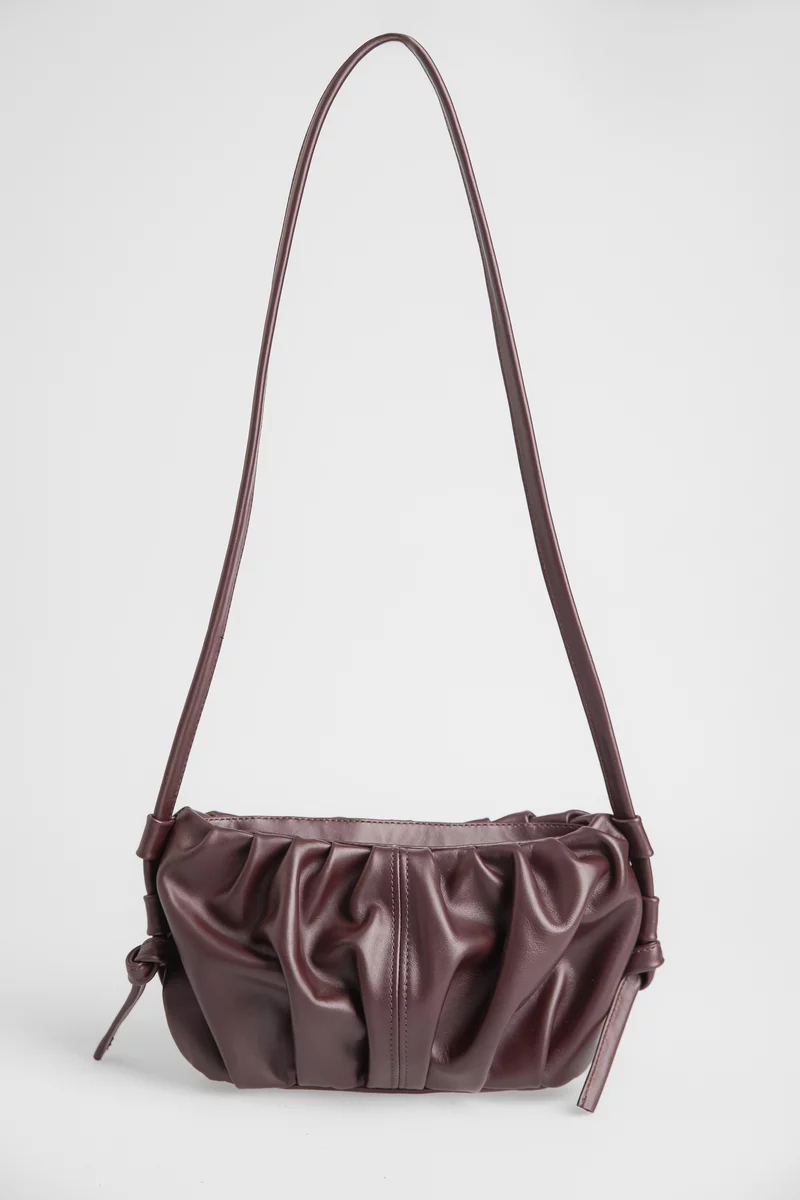 Сумка із натуральної шкіри з довгою ручкою у відтінку бургунді Сумка із натуральної шкіри з довгою ручкою у відтінку бургунді фотографія 1