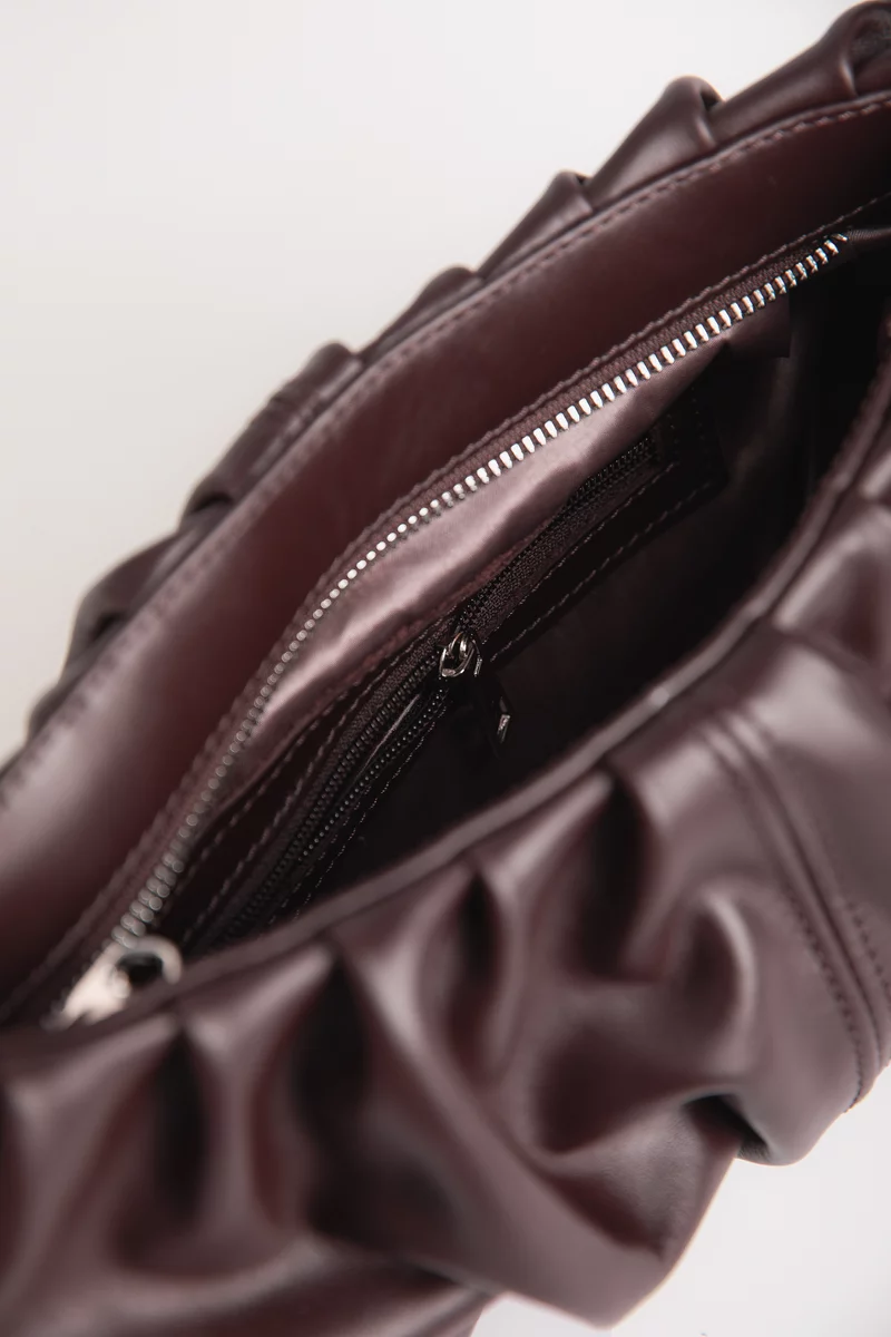 Сумка із натуральної шкіри з довгою ручкою у відтінку бургунді Сумка із натуральної шкіри з довгою ручкою у відтінку бургунді фотографія 3