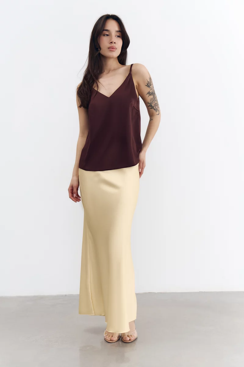 Длинная желтая юбка сатиновая фотография 5