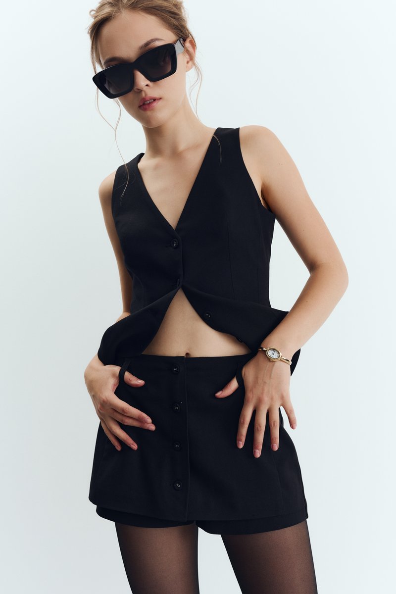 Black button-up short skirt image 1