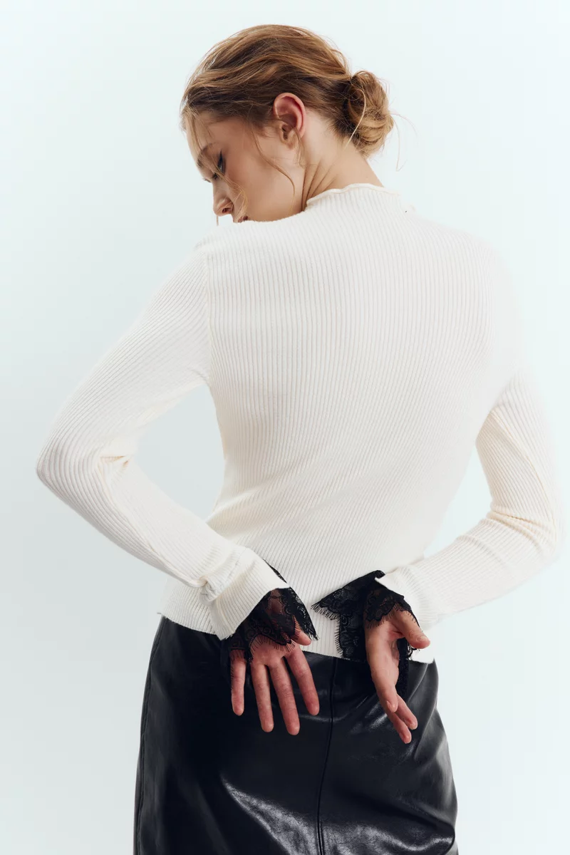 Milk sweater with lace cuffs photo 5