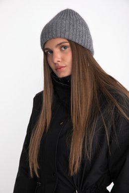 Серая ангоровая шапка
