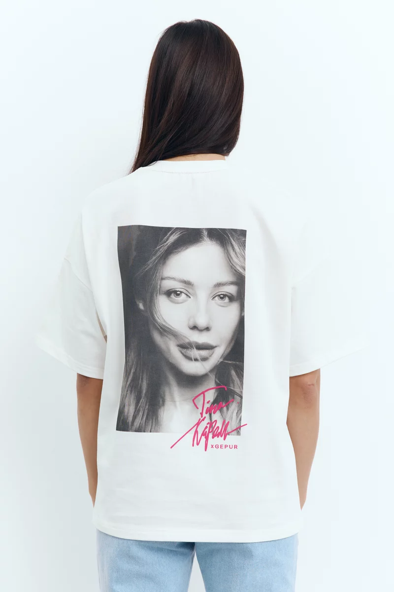 Молочная футболка оверсайз TINA KAROL X GEPUR фотография 3