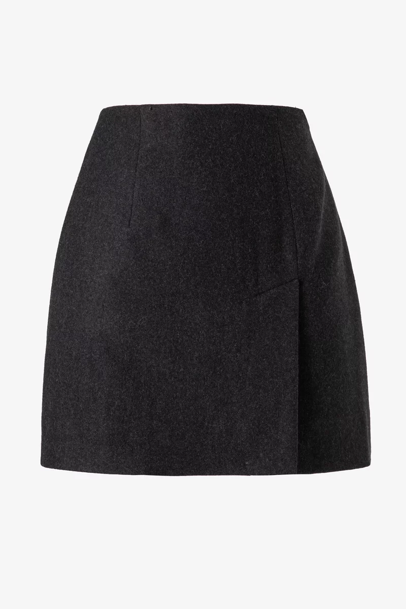 Mini skirt in camel shade with added wool photo 5