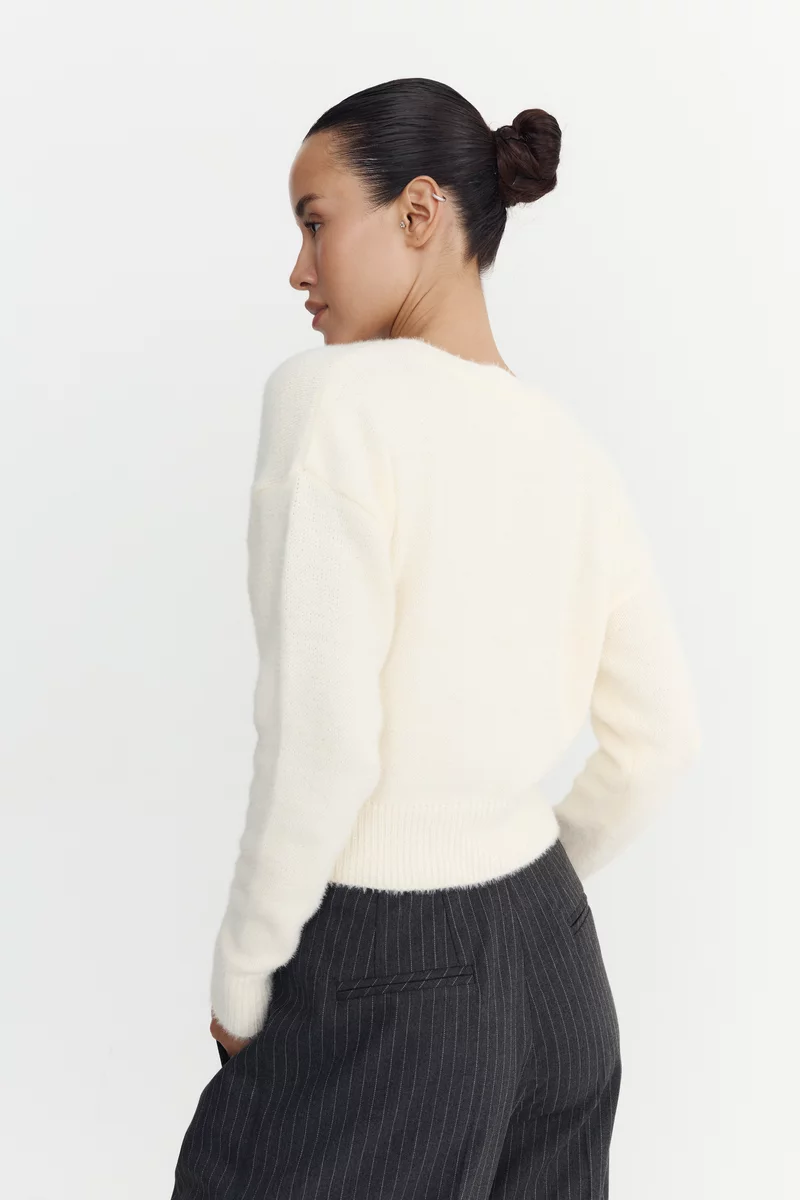 Milk knit cardigan with accent buttons photo 5