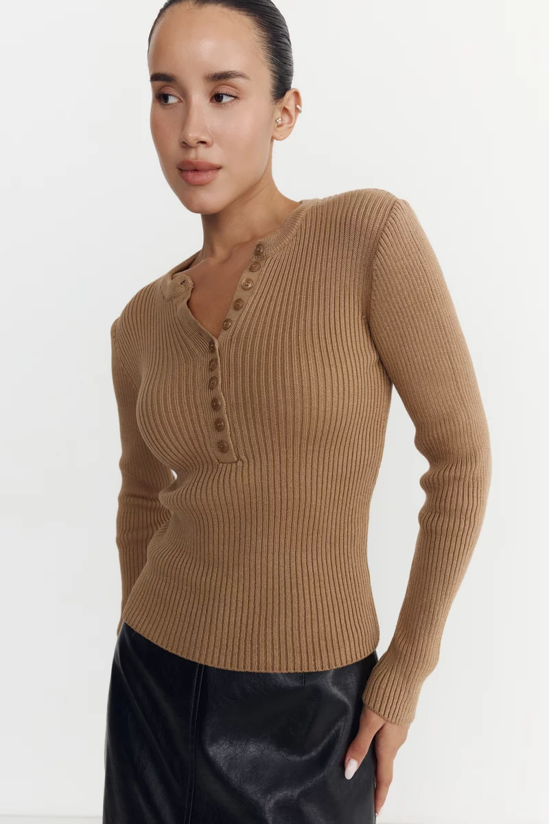Knitted cotton longsleeve in camel color photo 4