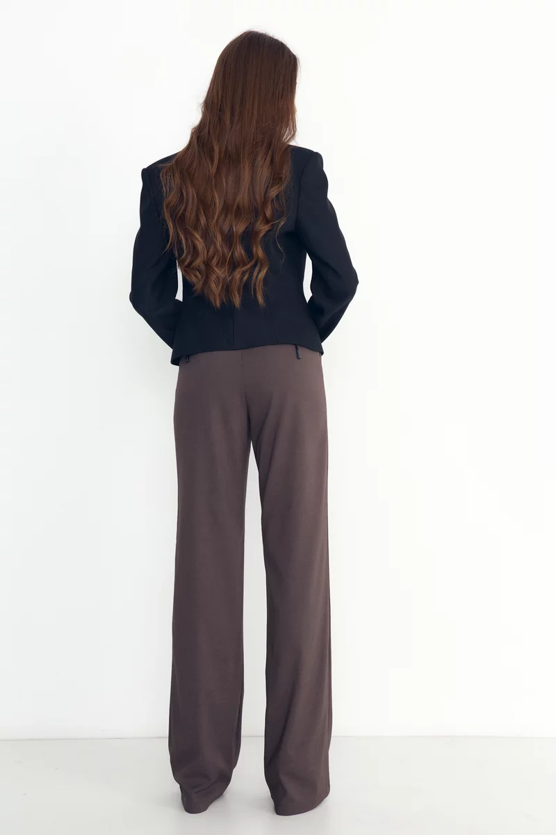 Classic-cut trousers in chocolate hue photo 5