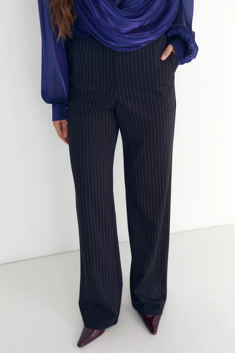Black classic-cut pants photo 1